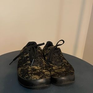 No Bull Training Sneakers women’s size 7 good condition